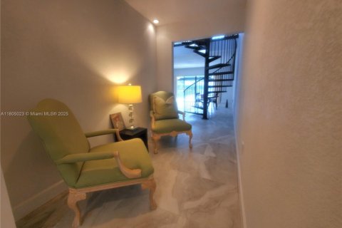 Adosado en venta en Miami Lakes, Florida, 2 dormitorios, 145.76 m2 № 1760957 - foto 7