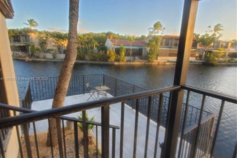Adosado en venta en Miami Lakes, Florida, 2 dormitorios, 145.76 m2 № 1760957 - foto 14