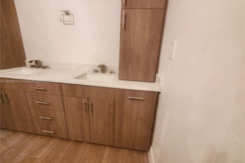 Adosado en venta en Miami Lakes, Florida, 2 dormitorios, 145.76 m2 № 1760957 - foto 22