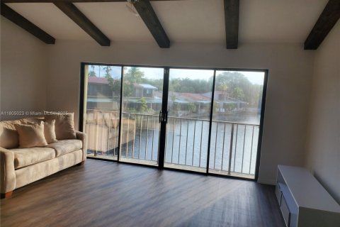 Adosado en venta en Miami Lakes, Florida, 2 dormitorios, 145.76 m2 № 1760957 - foto 10