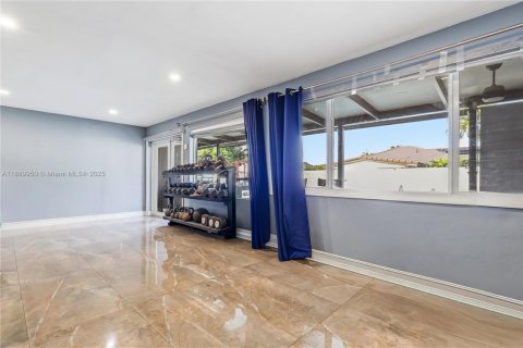 House in Doral, Florida 4 bedrooms, 256.69 sq.m. № 2018600 - photo 13
