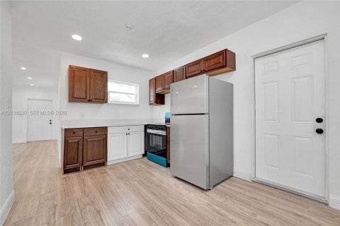 House in Miami, Florida 3 bedrooms, 122.63 sq.m. № 2252252 - photo 27