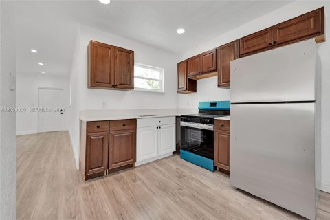 House in Miami, Florida 3 bedrooms, 122.63 sq.m. № 2252252 - photo 26