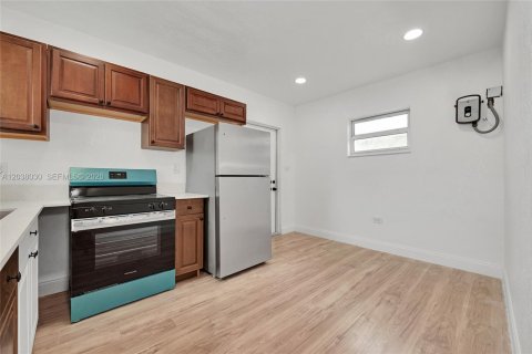 House in Miami, Florida 3 bedrooms, 122.63 sq.m. № 2252252 - photo 22