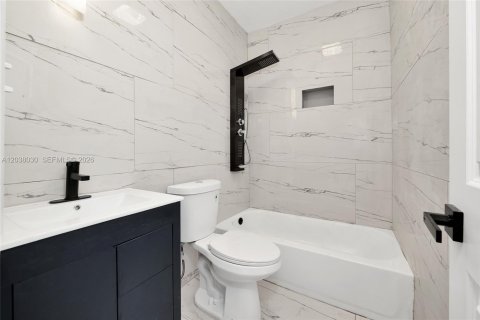 House in Miami, Florida 3 bedrooms, 122.63 sq.m. № 2252252 - photo 28