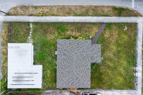 House in Miami, Florida 3 bedrooms, 122.63 sq.m. № 2252252 - photo 20