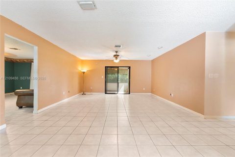 Casa en venta en Homestead, Florida, 3 dormitorios, 164.34 m2 № 2428239 - foto 9