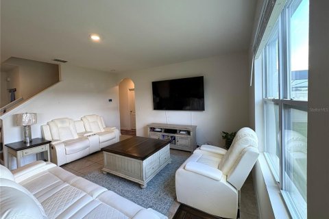 House in Davenport, Florida 5 bedrooms, 250.46 sq.m. № 2237107 - photo 8