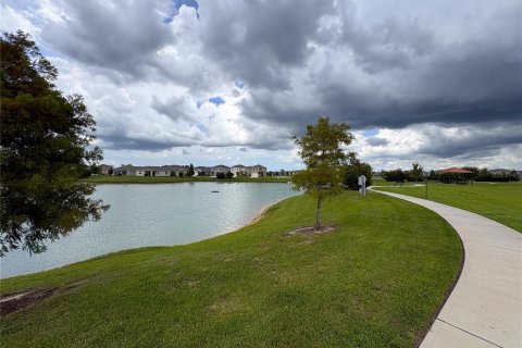 House in Davenport, Florida 5 bedrooms, 250.46 sq.m. № 2237107 - photo 30