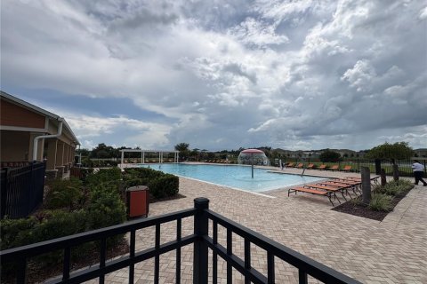 House in Davenport, Florida 5 bedrooms, 250.46 sq.m. № 2237107 - photo 3