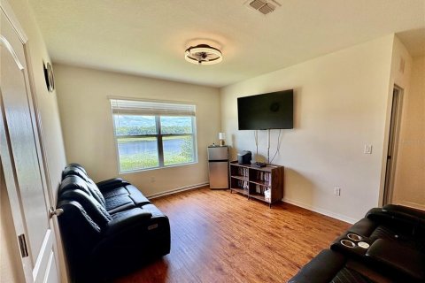 House in Davenport, Florida 5 bedrooms, 250.46 sq.m. № 2237107 - photo 15