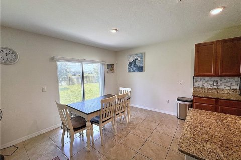 House in Davenport, Florida 5 bedrooms, 250.46 sq.m. № 2237107 - photo 6