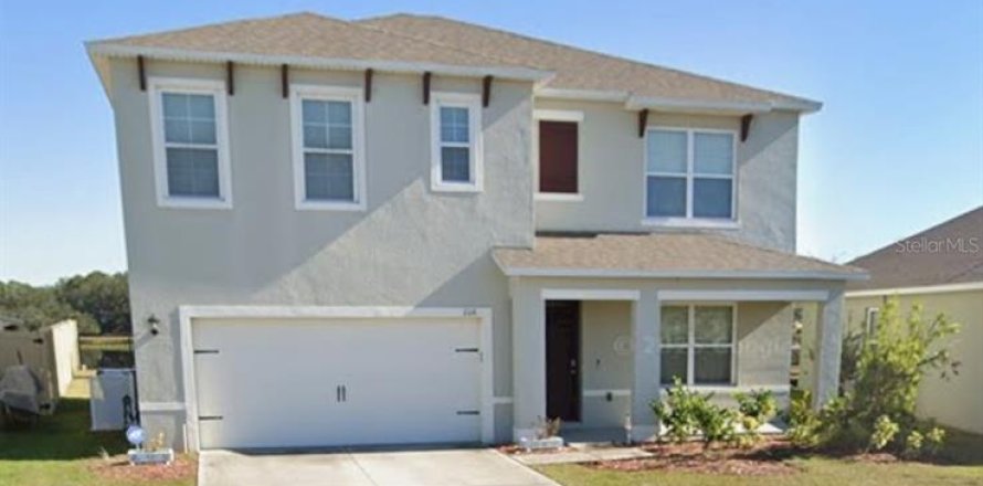 House in Davenport, Florida 5 bedrooms, 250.46 sq.m. № 2237107