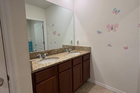 House in Davenport, Florida 5 bedrooms, 250.46 sq.m. № 2237107 - photo 16