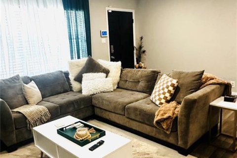 House in Tampa, Florida 3 bedrooms, 115.94 sq.m. № 1910657 - photo 9