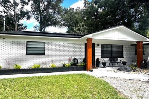 House in Tampa, Florida 3 bedrooms, 115.94 sq.m. № 1910657 - photo 2