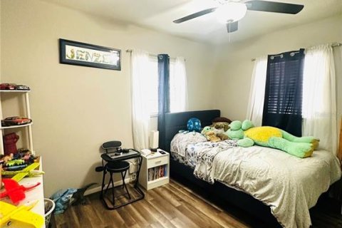 House in Tampa, Florida 3 bedrooms, 115.94 sq.m. № 1910657 - photo 8