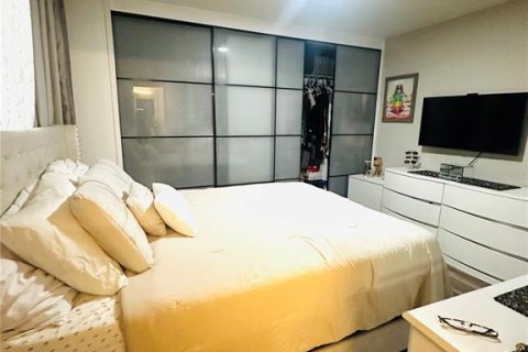 House in Tampa, Florida 3 bedrooms, 115.94 sq.m. № 1910657 - photo 12