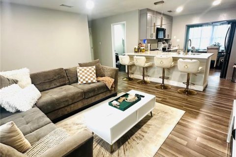 House in Tampa, Florida 3 bedrooms, 115.94 sq.m. № 1910657 - photo 10