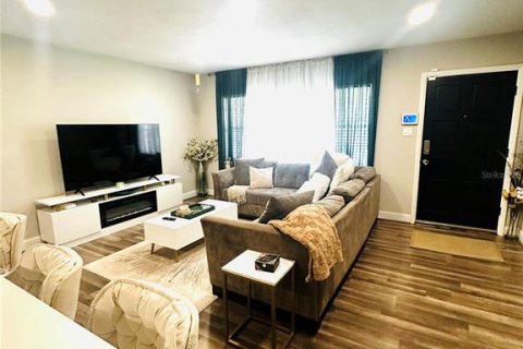 House in Tampa, Florida 3 bedrooms, 115.94 sq.m. № 1910657 - photo 6