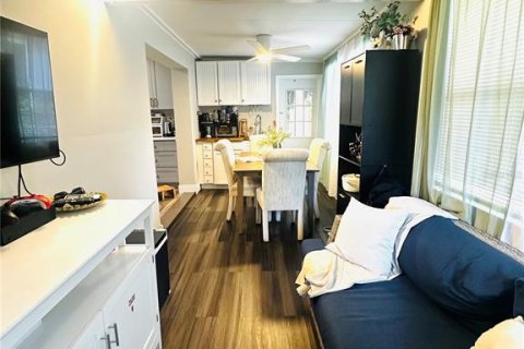 House in Tampa, Florida 3 bedrooms, 115.94 sq.m. № 1910657 - photo 13