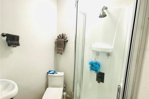 House in Tampa, Florida 3 bedrooms, 115.94 sq.m. № 1910657 - photo 4