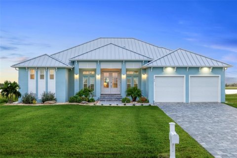House in Placida, Florida 4 bedrooms, 242.2 sq.m. № 1844295 - photo 5