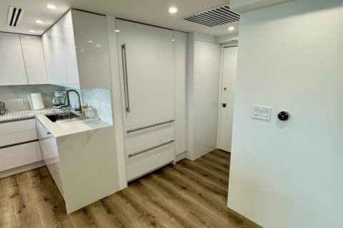 Condominio en alquiler en Key Biscayne, Florida, 3 dormitorios, 165.55 m2 № 2076848 - foto 19