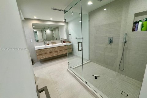 Condominio en alquiler en Key Biscayne, Florida, 3 dormitorios, 165.55 m2 № 2076848 - foto 14