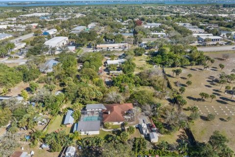 House in Vero Beach, Florida 4 bedrooms, 237.27 sq.m. № 2228289 - photo 5