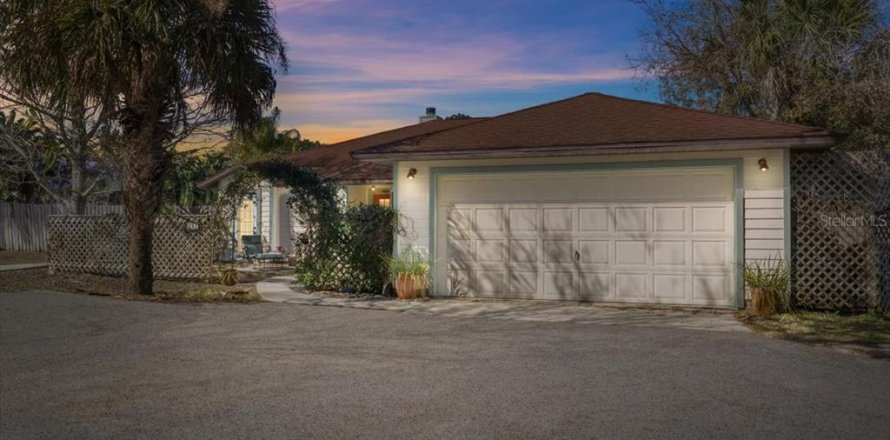 House in Vero Beach, Florida 4 bedrooms, 237.27 sq.m. № 2228289