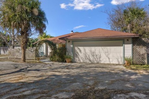 House in Vero Beach, Florida 4 bedrooms, 237.27 sq.m. № 2228289 - photo 6