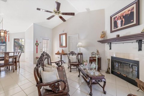 House in Vero Beach, Florida 4 bedrooms, 237.27 sq.m. № 2228289 - photo 10