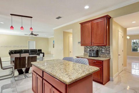 Casa en alquiler en Port St. Lucie, Florida, 6 dormitorios, 363.81 m2 № 2026542 - foto 13