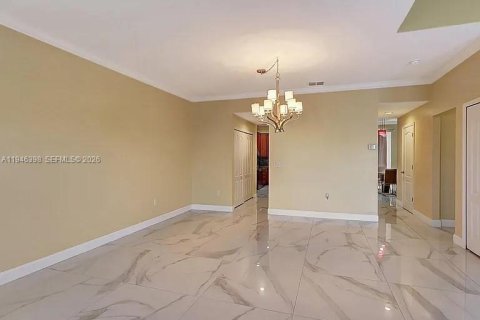 Casa en alquiler en Port St. Lucie, Florida, 6 dormitorios, 363.81 m2 № 2026542 - foto 5