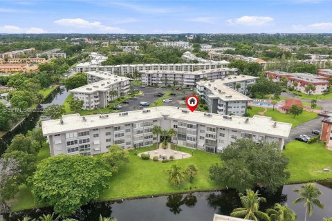 Copropriété à louer à Lauderdale Lakes, Floride: 1 chambre, 71.35 m2 № 2390451 - photo 27
