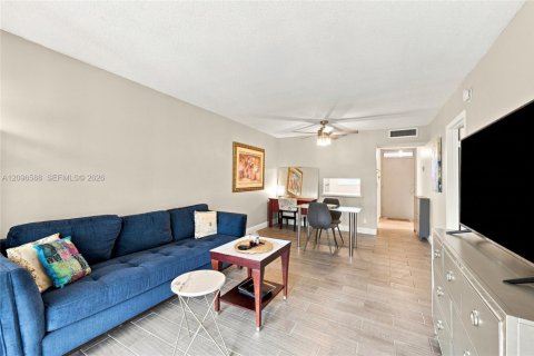 Copropriété à louer à Lauderdale Lakes, Floride: 1 chambre, 71.35 m2 № 2390451 - photo 8