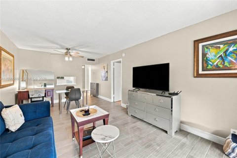 Copropriété à louer à Lauderdale Lakes, Floride: 1 chambre, 71.35 m2 № 2390451 - photo 7
