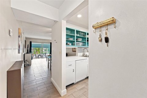 Copropriété à louer à Lauderdale Lakes, Floride: 1 chambre, 71.35 m2 № 2390451 - photo 2