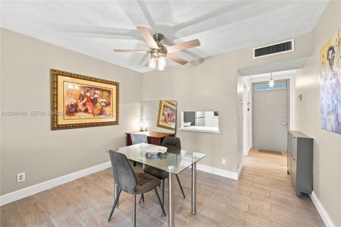 Copropriété à louer à Lauderdale Lakes, Floride: 1 chambre, 71.35 m2 № 2390451 - photo 5