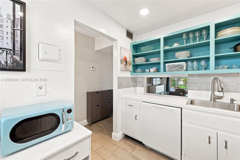 Copropriété à louer à Lauderdale Lakes, Floride: 1 chambre, 71.35 m2 № 2390451 - photo 11