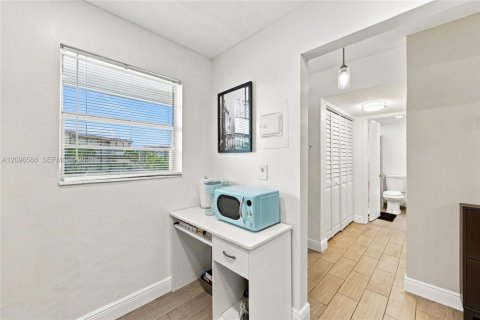 Copropriété à louer à Lauderdale Lakes, Floride: 1 chambre, 71.35 m2 № 2390451 - photo 13