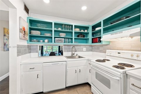 Copropriété à louer à Lauderdale Lakes, Floride: 1 chambre, 71.35 m2 № 2390451 - photo 3