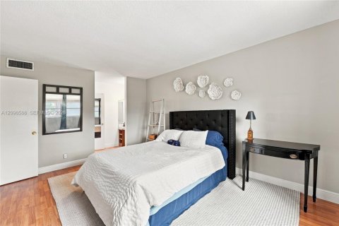 Copropriété à louer à Lauderdale Lakes, Floride: 1 chambre, 71.35 m2 № 2390451 - photo 14