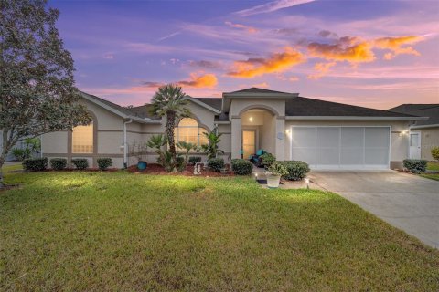 House in Ocala, Florida 2 bedrooms, 145.76 sq.m. № 1534348 - photo 1