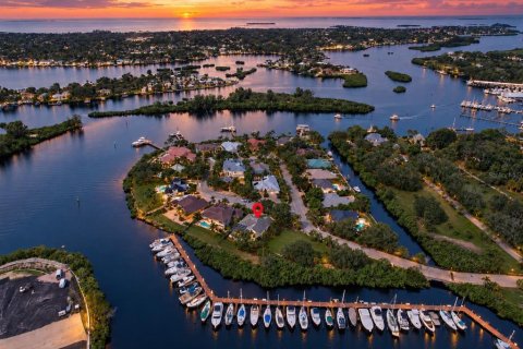 Villa ou maison à Tarpon Springs, Floride 3 chambres, 187.48 m2 № 2406520