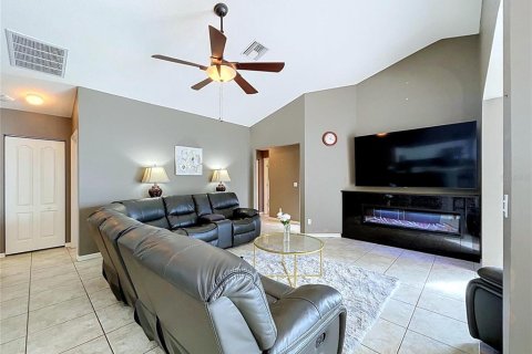 Villa ou maison à vendre à Tarpon Springs, Floride: 3 chambres, 187.48 m2 № 2406520 - photo 12