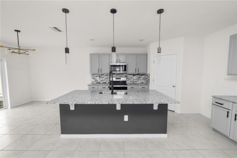 Casa en venta en Winter Haven, Florida, 5 dormitorios, 241.64 m2 № 2156356 - foto 5