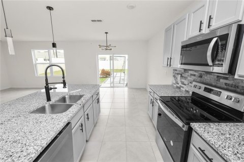 Casa en venta en Winter Haven, Florida, 5 dormitorios, 241.64 m2 № 2156356 - foto 8