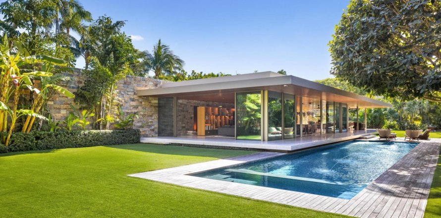 House in Palm Beach, Florida 4 bedrooms, 608.05 sq.m. № 2187362